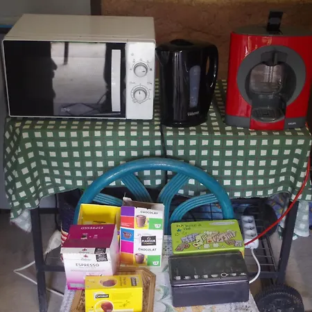 Chez Mitch En Car Et Grand Espace Extérieur Camping