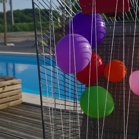 Chez Mitch En Car Et Grand Espace Extérieur Camping Caillavet