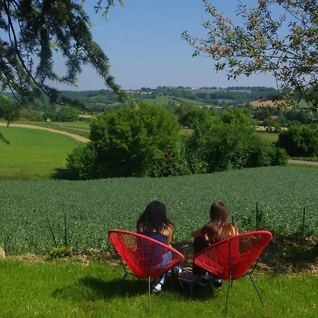 Camping Chez Mitch En Car Et Grand Espace Extérieur
