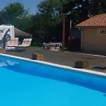 Camping Chez Mitch En Car Et Grand Espace Exterieur Caillavet
