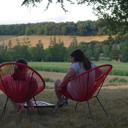 Camping Chez Mitch En Car Et Grand Espace Extérieur
