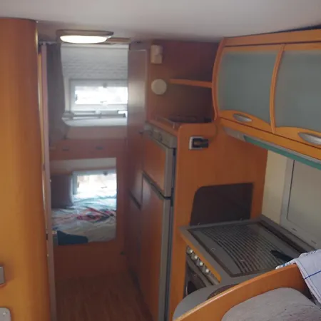 Kamp alanı Chez Mitch En Car Et Grand Espace Exterieur Caillavet