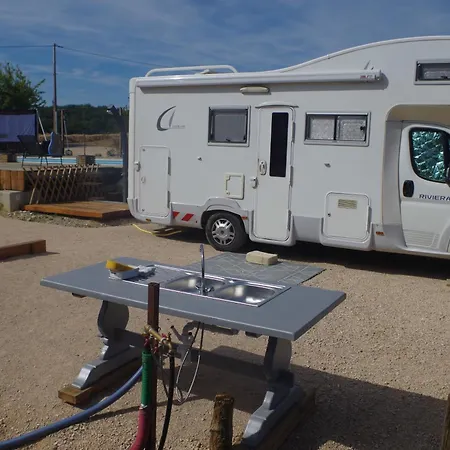 Chez Mitch En Car Et Grand Espace Extérieur Camping