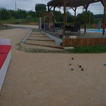 Chez Mitch En Car Et Grand Espace Extérieur Camping Caillavet