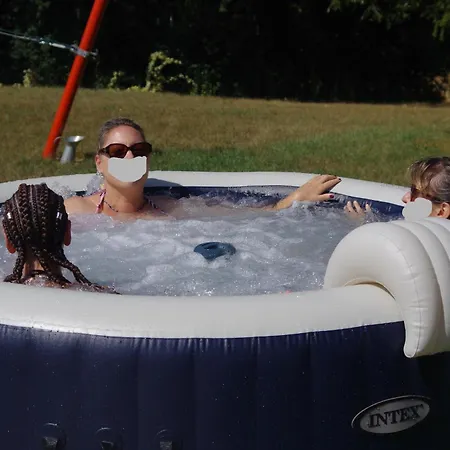 Chez Mitch En Car Et Grand Espace Extérieur * Caillavet