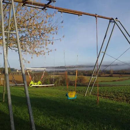 Camping Chez Mitch En Car Et Grand Espace Extérieur Caillavet