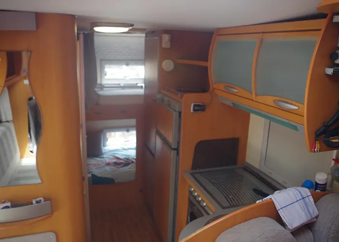 Κάμπινγκ Chez Mitch En Car Et Grand Espace Exterieur Caillavet