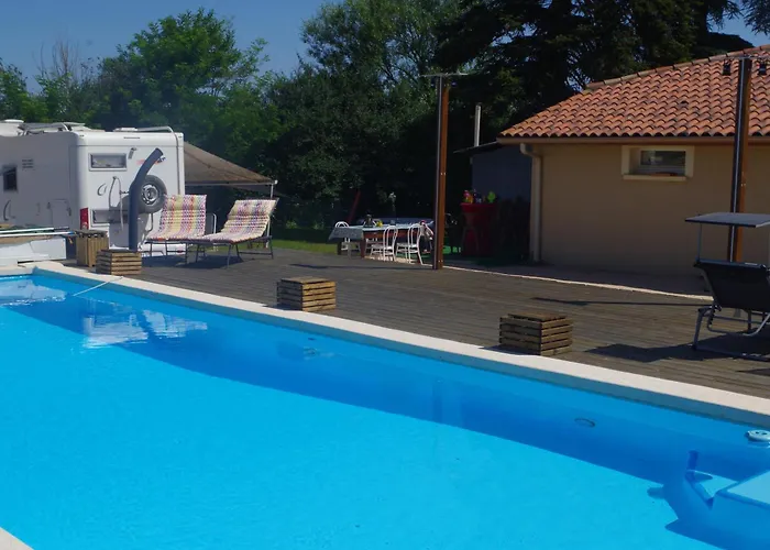 캠프장 Chez Mitch En Car Et Grand Espace Exterieur Caillavet